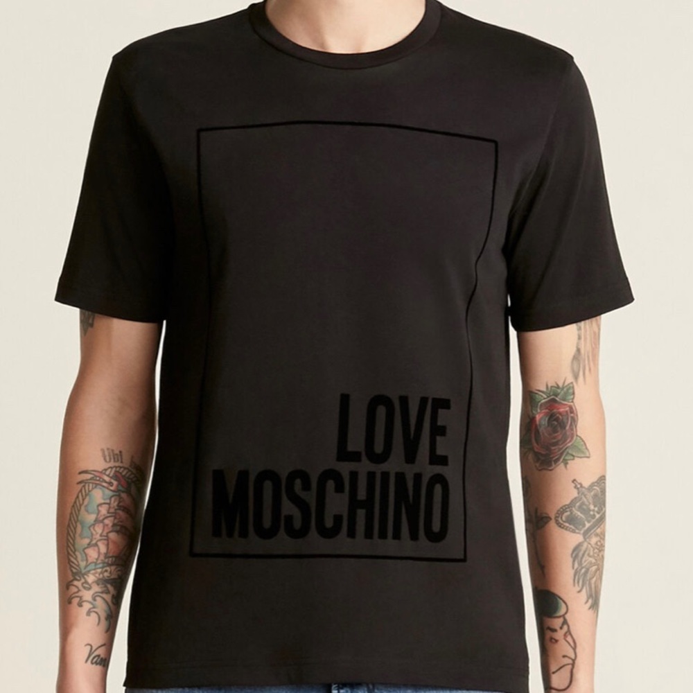 Moschino crew neck t-shirt size Small in Mens